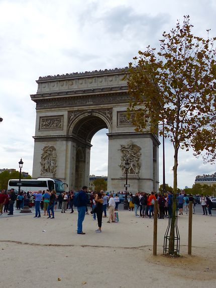 L'Arc de Triomphe en automne