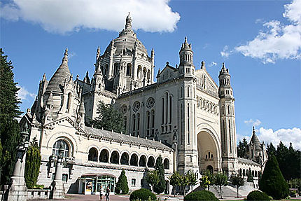 La basilique Sainte-Thérèse