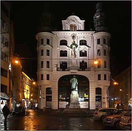 Statue de Gutenberg de nuit