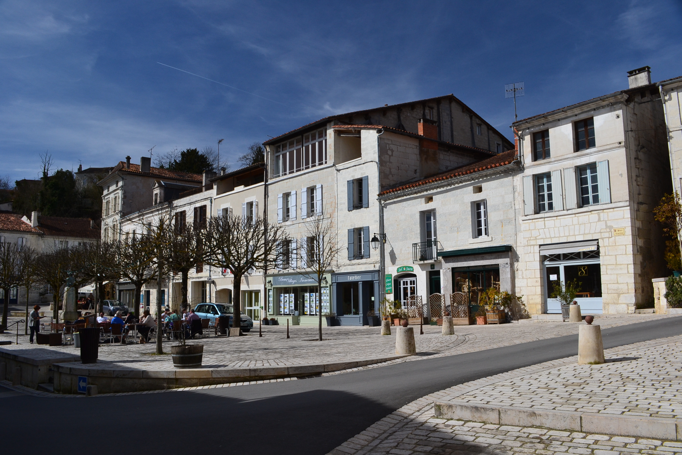 La place Travieux La place Travieux