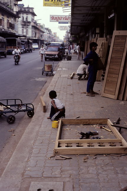 Rue des menuisiers de Bangkok en 1985