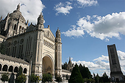 La basilique Sainte-Thérèse de Lisieux