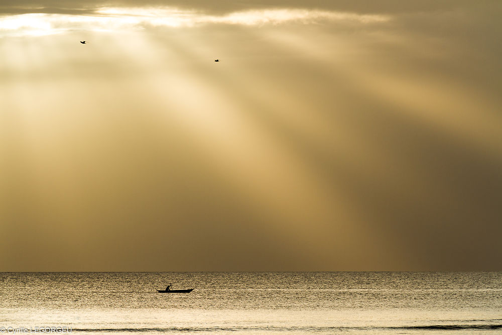 Pirogue au couchant