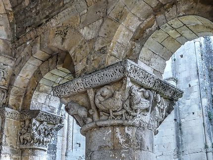 Arches dans l'abbaye de La Sauve