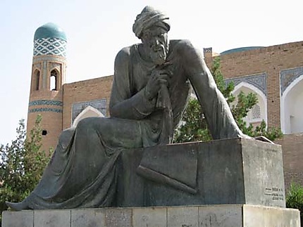 Muhammad_ibn_Musa_al-Khwarizmi statue, Khiva