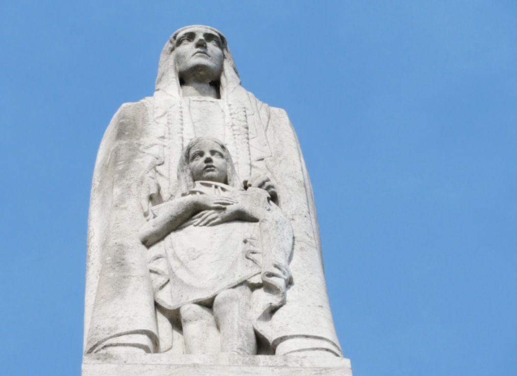Statue de Sainte Geneviève, patronne de Paris