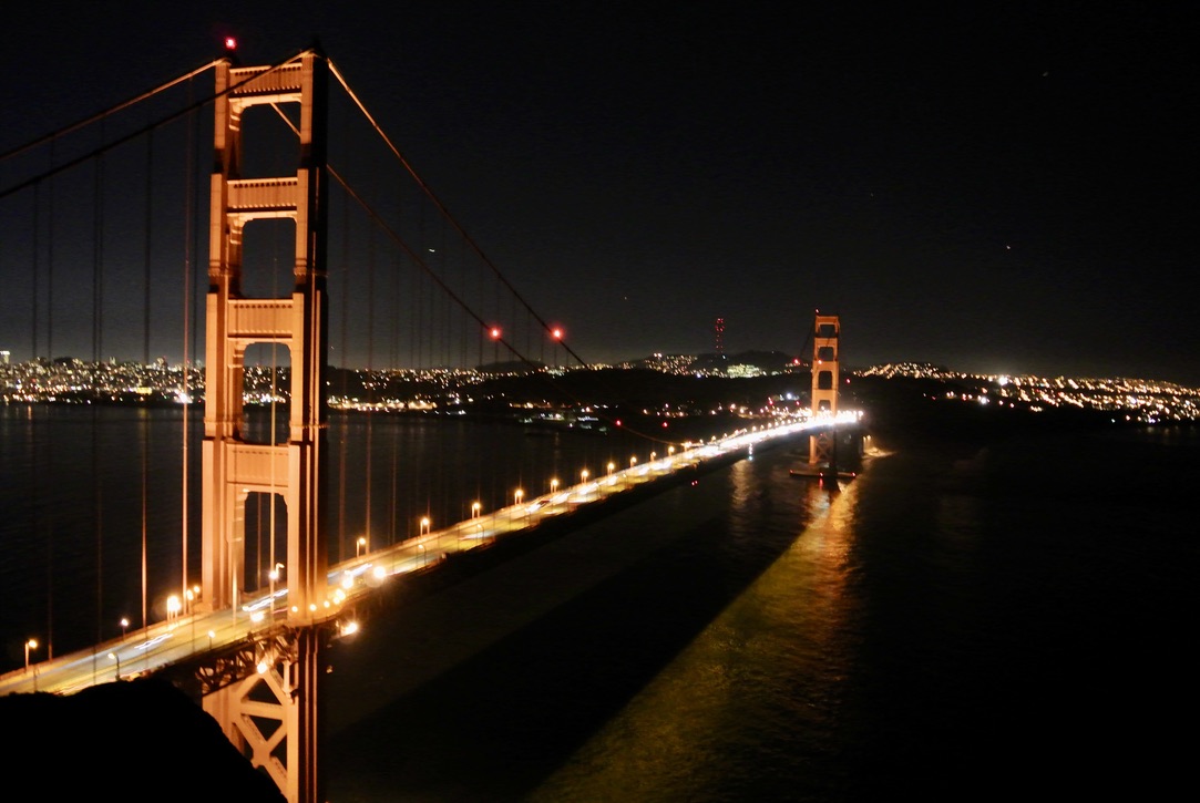 Golden Gate By night