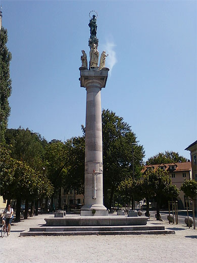 Colonne de l'Eglise Saint-Jacques Colonne de l'Eglise Saint-Jacques