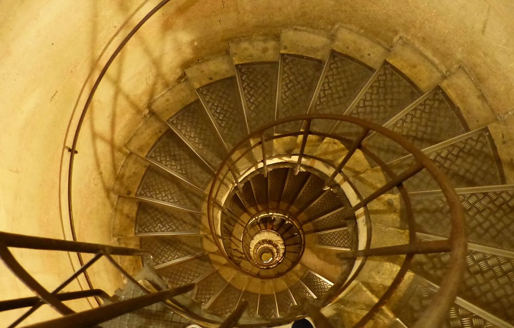 Escalier surprenant de l'Arc de Triomphe 