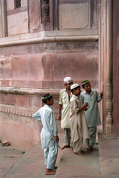 Elèves de l'école coranique de la mosquée Taj-ul Masjid