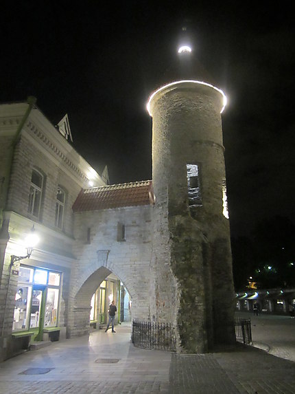 Tour à l'entrée de la ville médiévale
