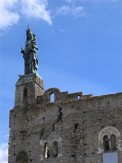 La forteresse de Montbazon La forteresse de Montbazon