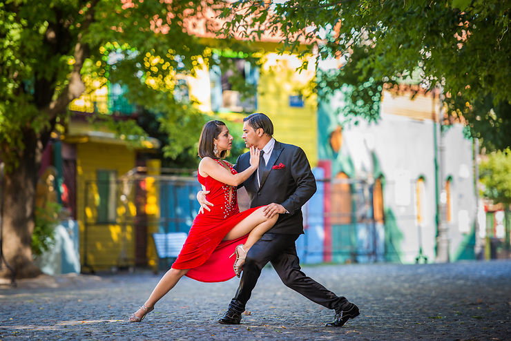 Danser le tango dans une milonga (salle de bal) à Buenos Aires - Argentine