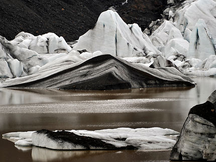 De glace et de cendres au Svínafellsjökull