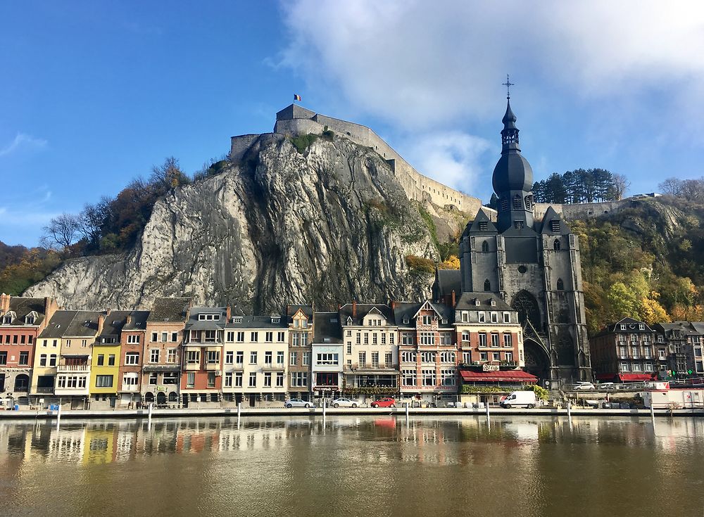 Le beau petit village de Dinant 