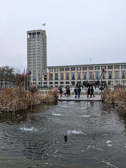 Bassin devant la mairie