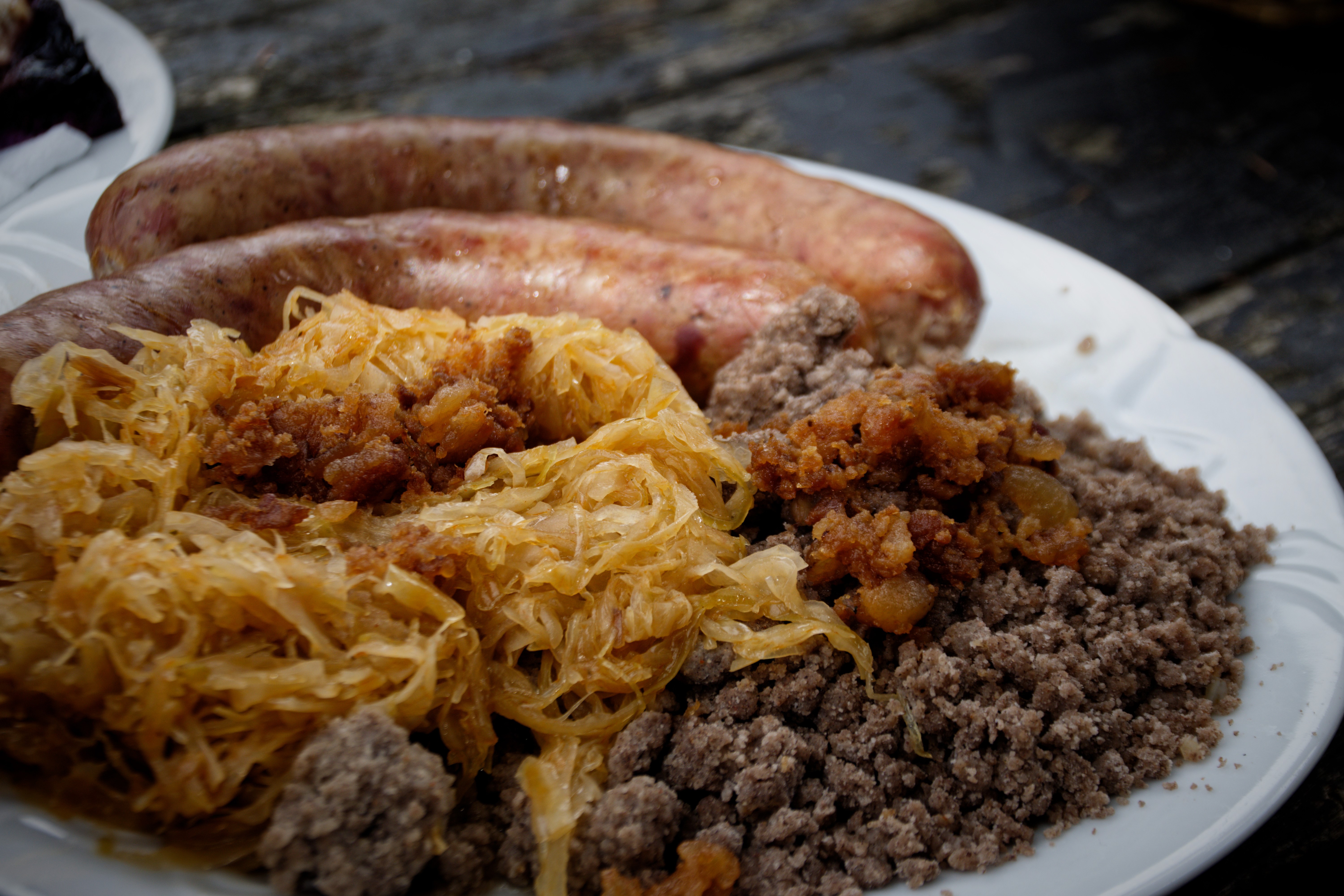 Chou, saucisses et.. Ajdovi žganci z ocvirki Chou, saucisses et.. Ajdovi žganci z ocvirki