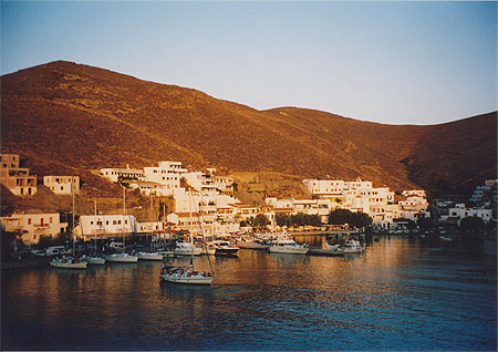 Le petit port de Merihas au coucher de soleil Le petit port de Merihas au coucher de soleil