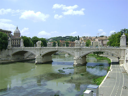 Fleuve Tibre et ponte Vittorio Fleuve Tibre et ponte Vittorio