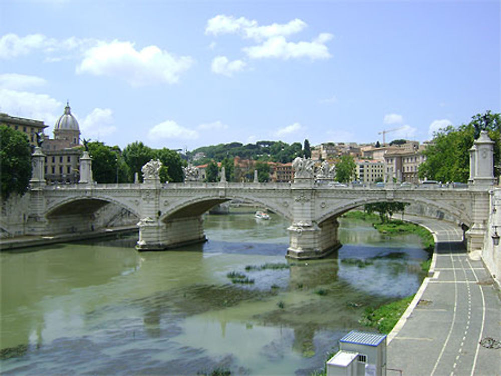 Fleuve Tibre et ponte Vittorio