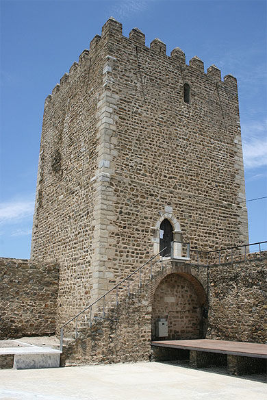 Le donjon du fort de Mértola (Portugal)
