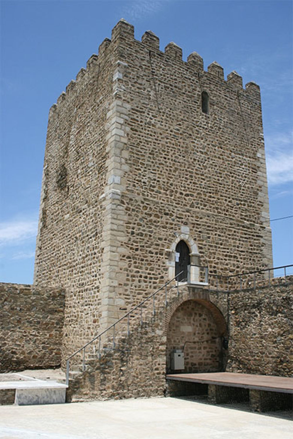 Le donjon du fort de Mértola (Portugal)