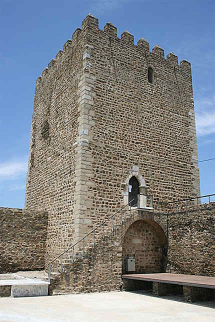 Le donjon du fort de Mértola (Portugal)