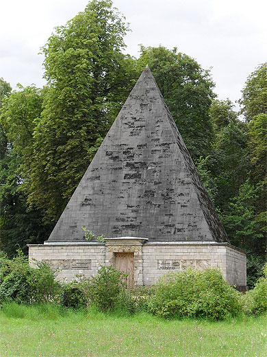 Fausse pyramide Fausse pyramide