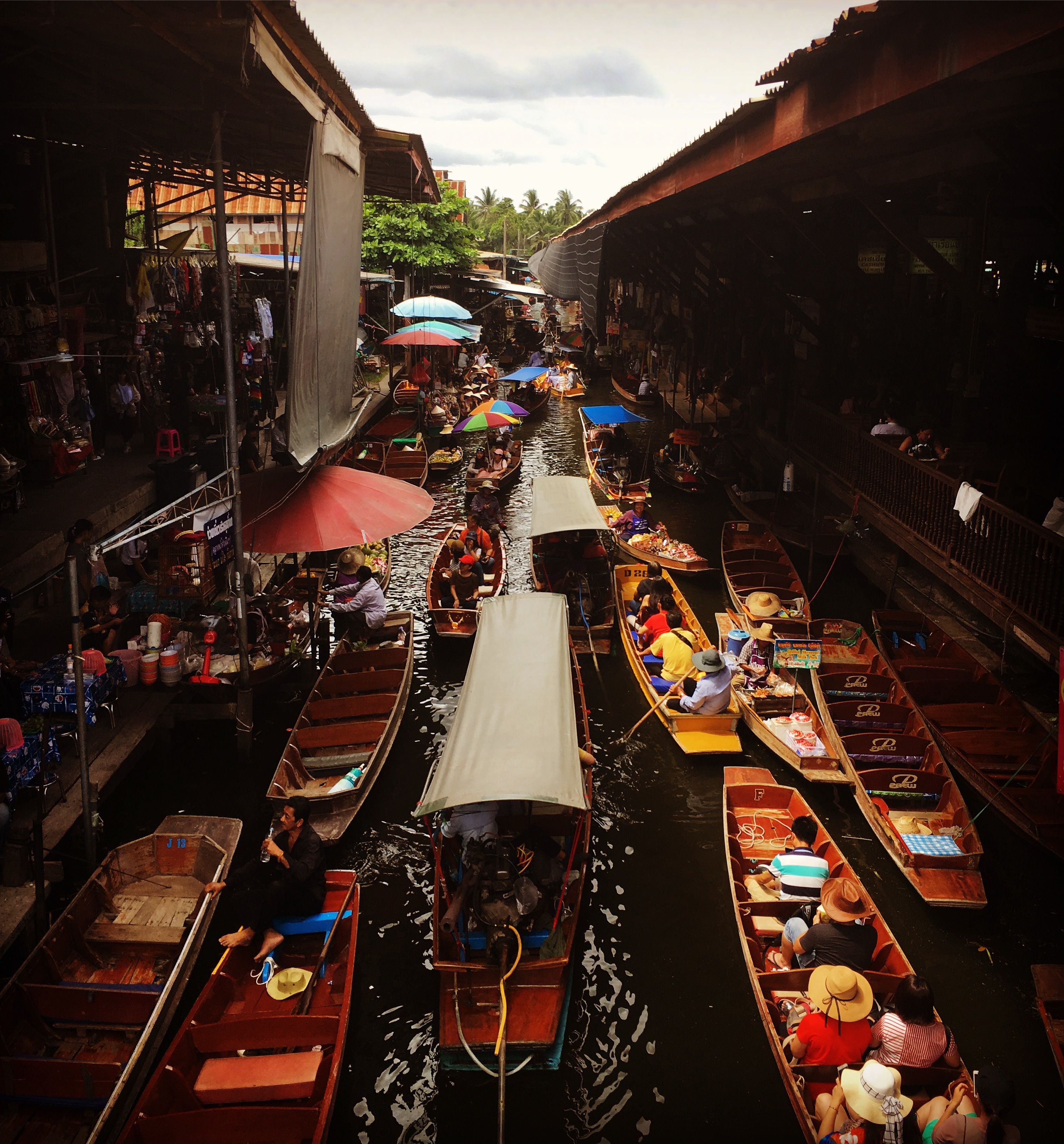 Marché flottant en Thailande 