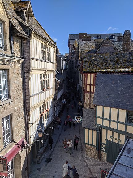 Vue sur rue principale du Mont-Saint-Michel