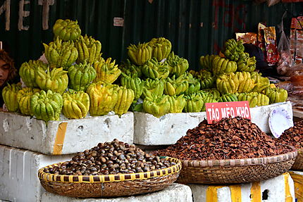 Les étals du marché de Hanoi