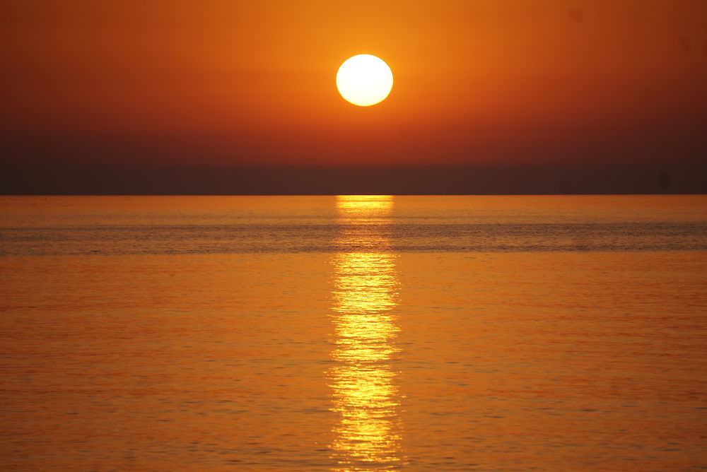 Lever de soleil sur la plage Minarosita