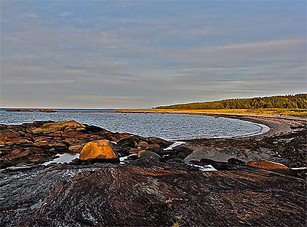 Quebec-Canada-ile Verte a l'automne-plage pres du phare