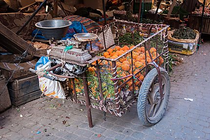 La charette du vendeur ambulant d'oranges