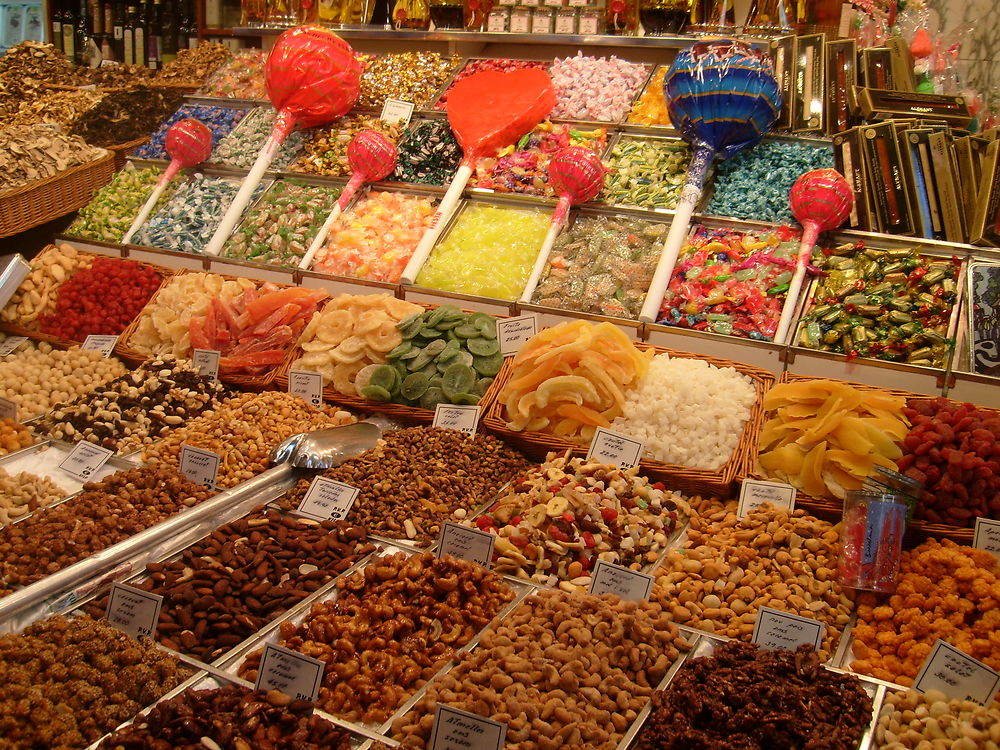 Étalage de bonbons et fruits secs