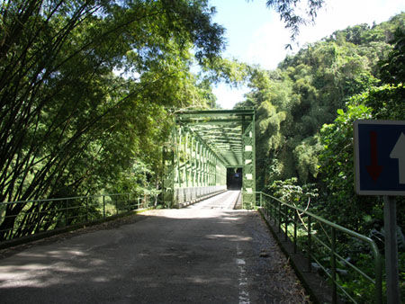 Pont sur la route de Grand Rivière