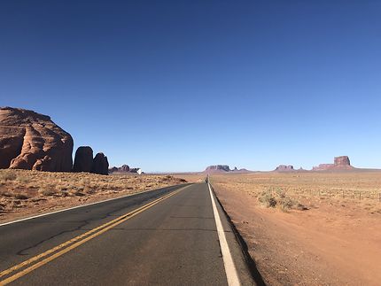 On the road to Monument Valley 