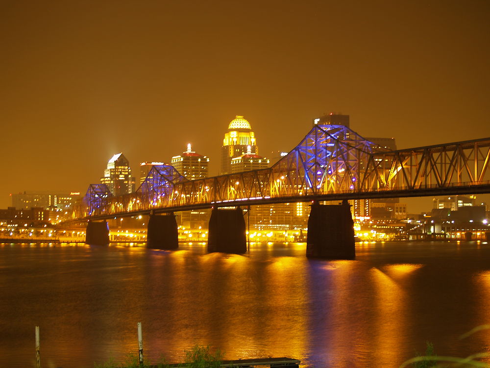 Pont reliant Louisville, KY à Jeffersonville, IN