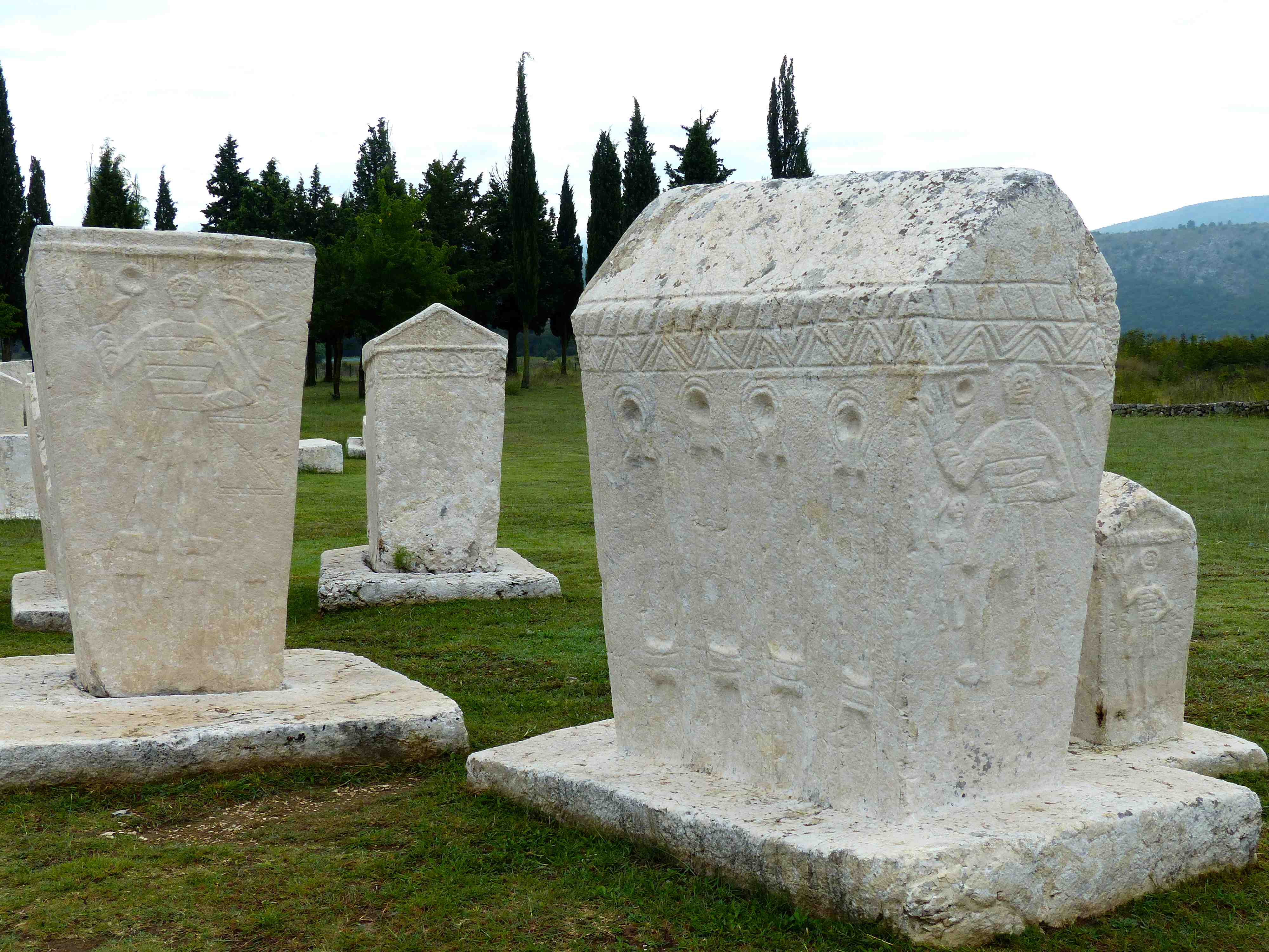 Nécropole de Radimlja (fin XIVème siècle)j Nécropole de Radimlja (fin XIVème siècle)j