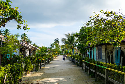 Village de yenbeser, île de Gam