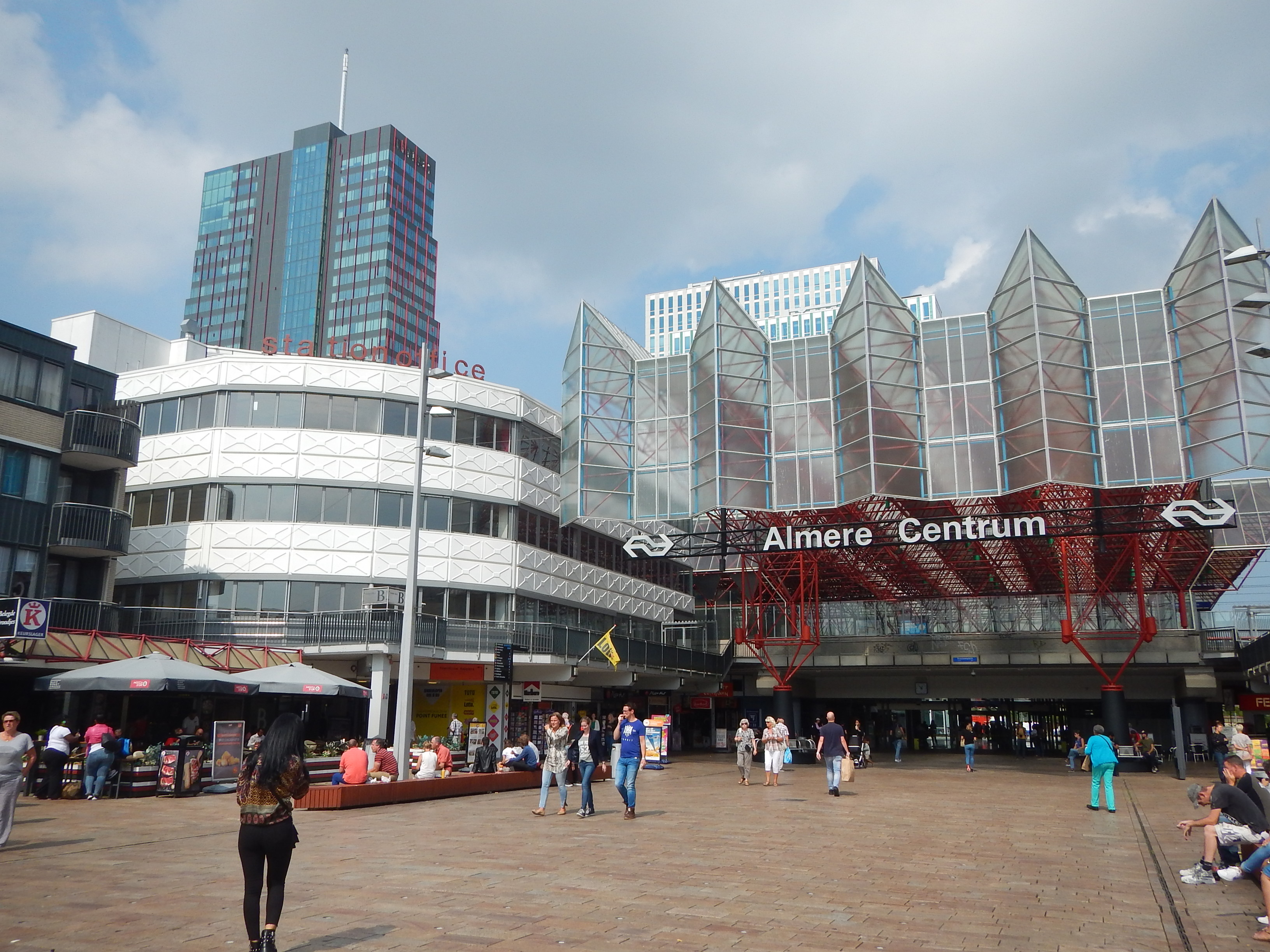 Gare de Almere, la cité sortie des eaux Gare de Almere, la cité sortie des eaux