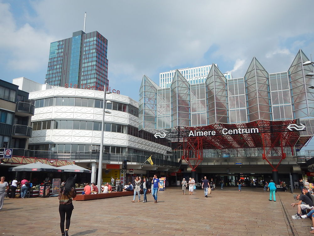 Gare de Almere, la cité sortie des eaux