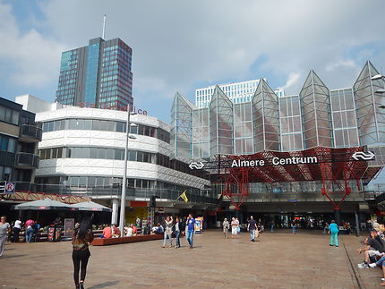 Gare de Almere, la cité sortie des eaux