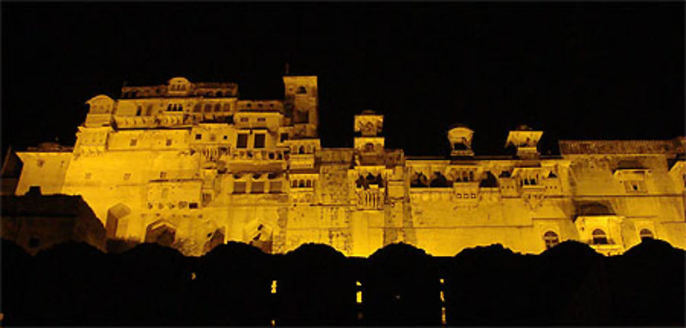 Le palais de Bundi la nuit