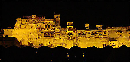 Le palais de Bundi la nuit