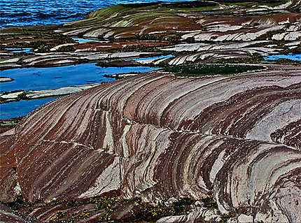 Quebec-Canada-ile Verte a l'automne-couleurs naturelles des roches 