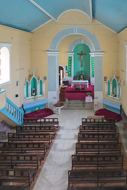 L'intérieur de l'église Coculi
