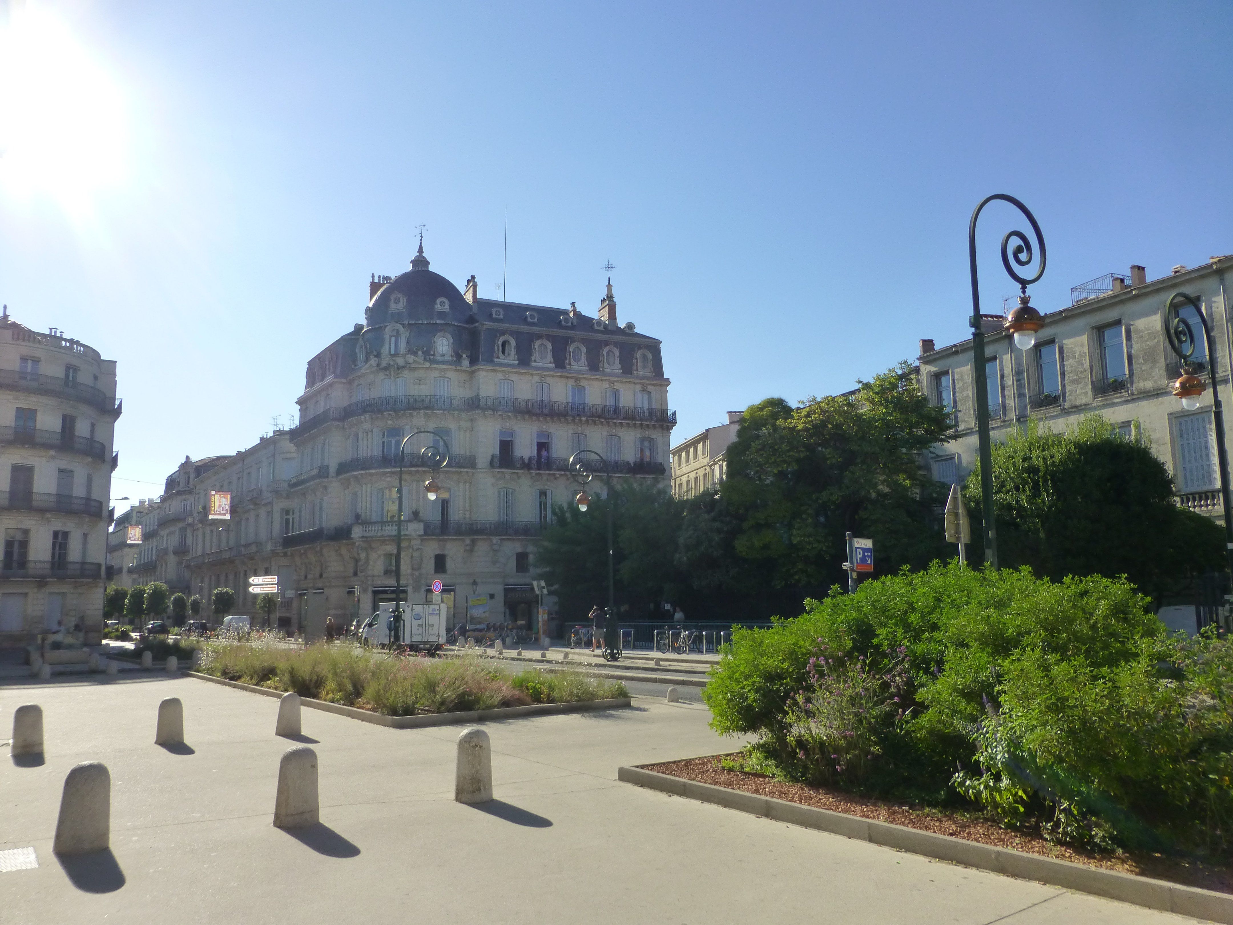 Place près de l'arc de Triomphe de Montpellier