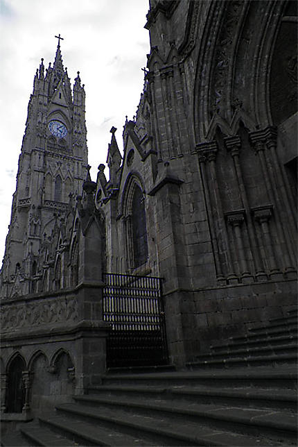 Tour sud-est de la basilique
