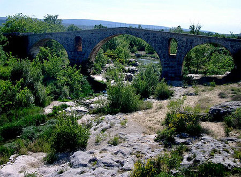 Pont Julien à Bonnieux